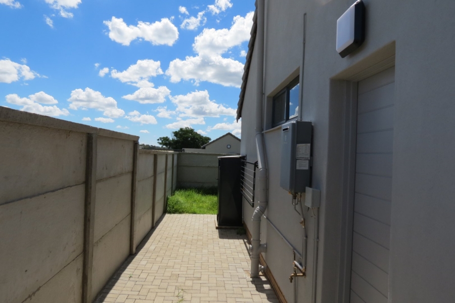 3 Bedroom Property for Sale in Pellissier Free State